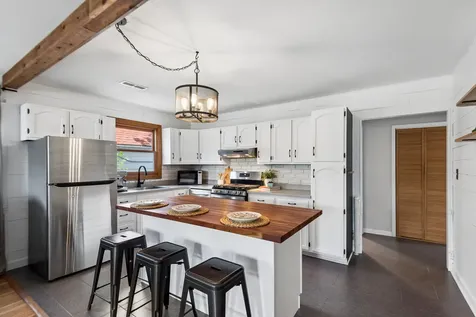 812 Lake Shore Drive Wauconda IL 60084