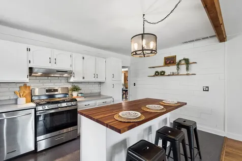 812 Lake Shore Drive Wauconda IL 60084