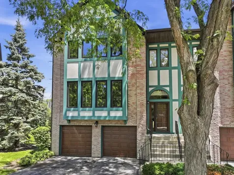 971 West Essex Place Arlington Heights IL 60004