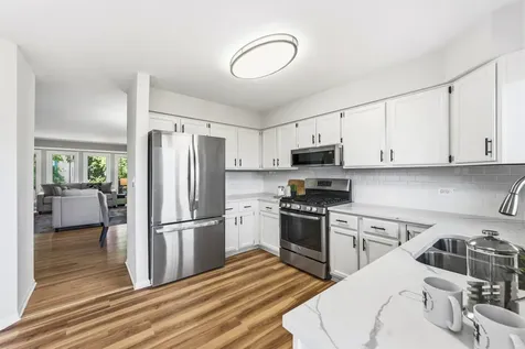 971 West Essex Place Arlington Heights IL 60004