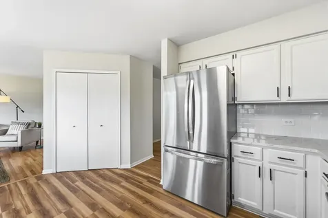 971 West Essex Place Arlington Heights IL 60004