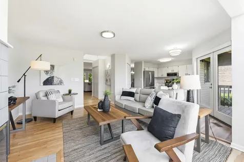 971 West Essex Place Arlington Heights IL 60004