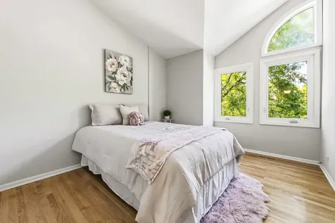 971 West Essex Place Arlington Heights IL 60004