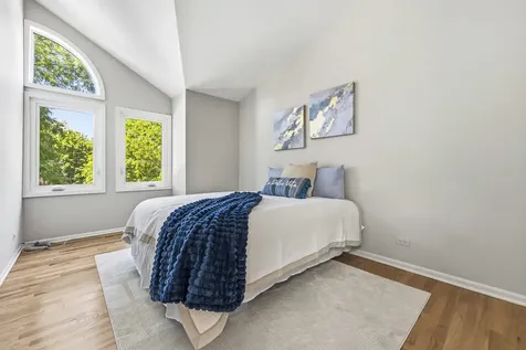 971 West Essex Place Arlington Heights IL 60004