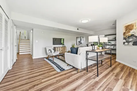 971 West Essex Place Arlington Heights IL 60004