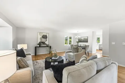 971 West Essex Place Arlington Heights IL 60004