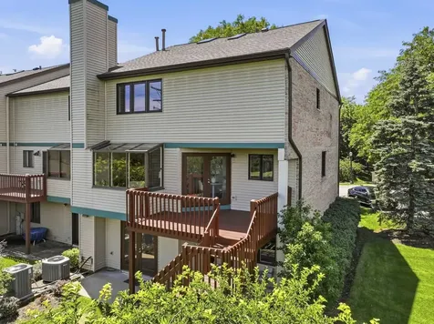971 West Essex Place Arlington Heights IL 60004