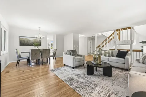 971 West Essex Place Arlington Heights IL 60004