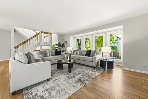 971 West Essex Place Arlington Heights IL 60004