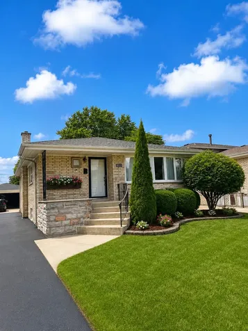 10828 South Kilbourn Avenue Oak Lawn IL 60453