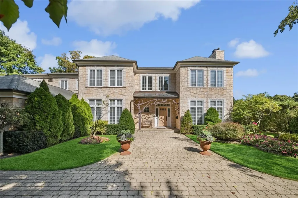 621 Sheridan Road Glencoe IL 60022