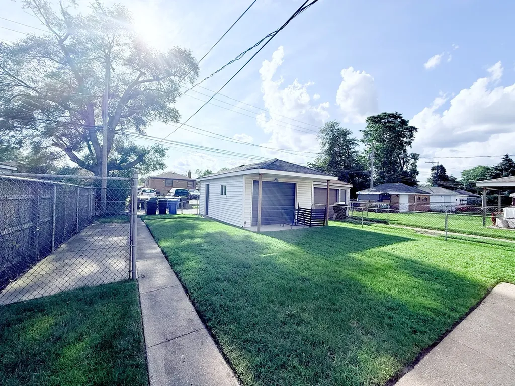 12520 South Yale Avenue Chicago IL 60628