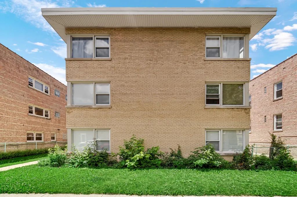 6044 North Mozart Street Chicago IL 60659