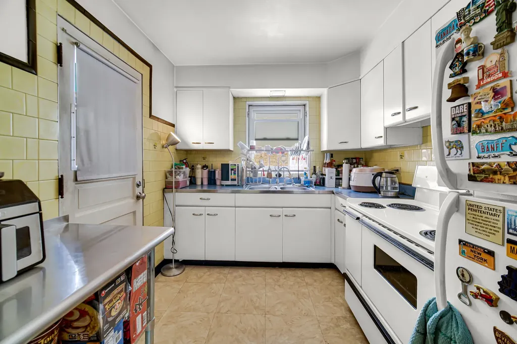 6044 North Mozart Street Chicago IL 60659