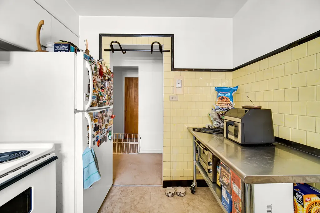 6044 North Mozart Street Chicago IL 60659