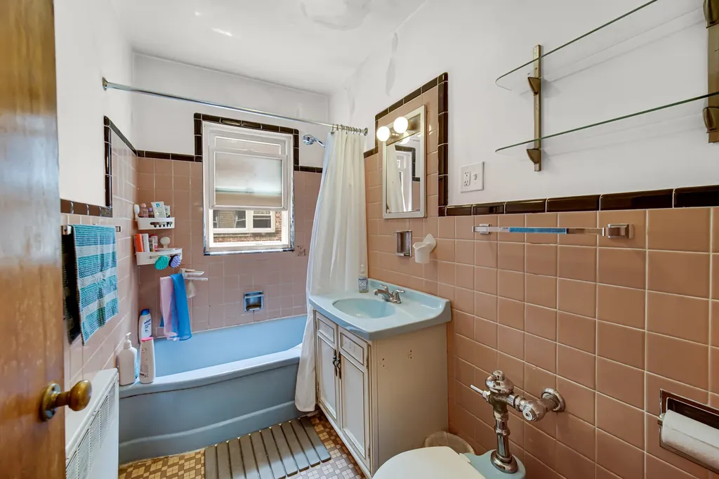 6044 North Mozart Street Chicago IL 60659
