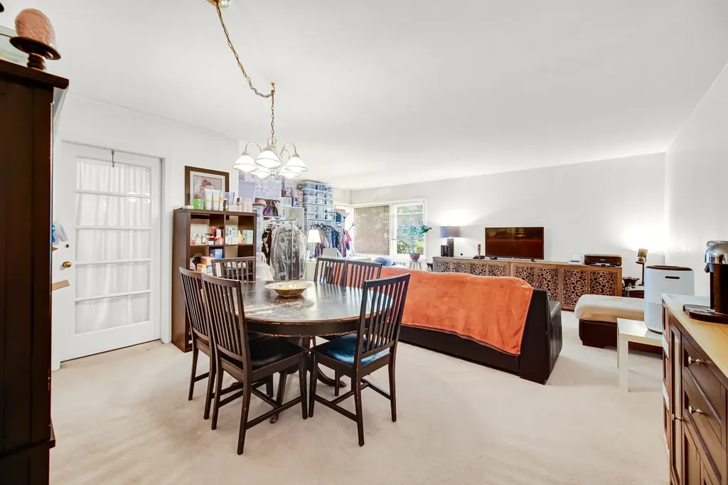 6044 North Mozart Street Chicago IL 60659