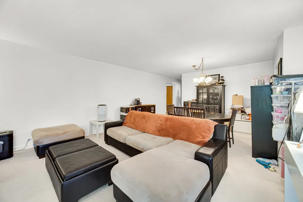 6044 North Mozart Street Chicago IL 60659