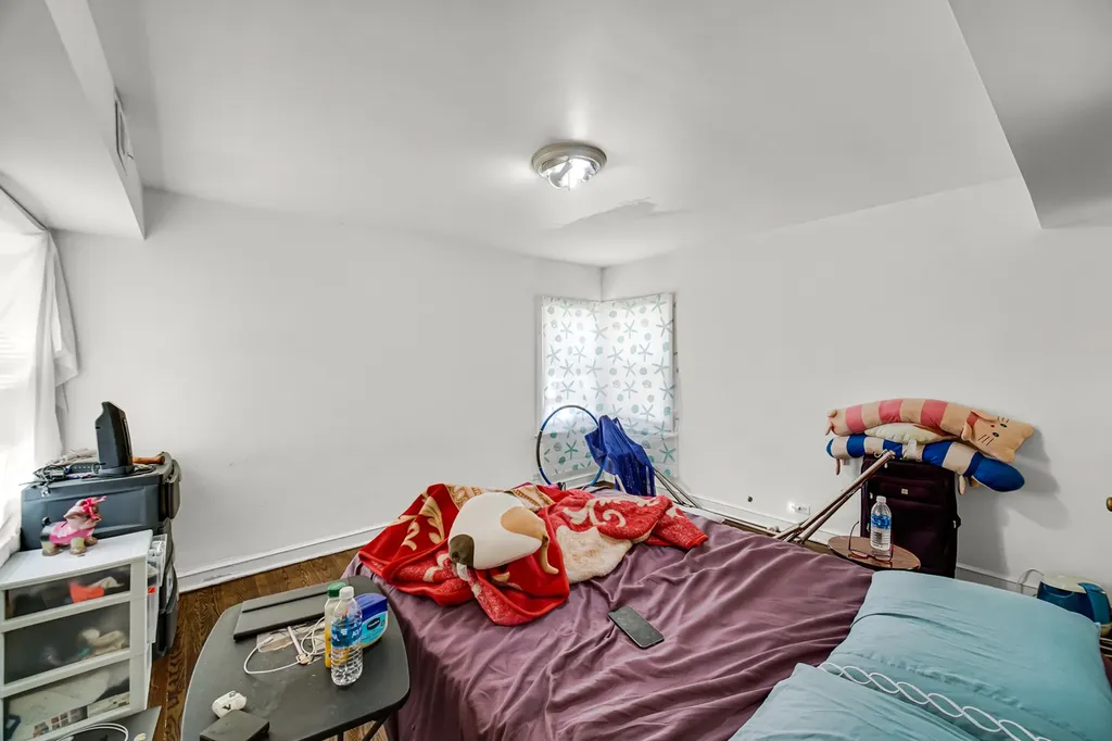 6044 North Mozart Street Chicago IL 60659