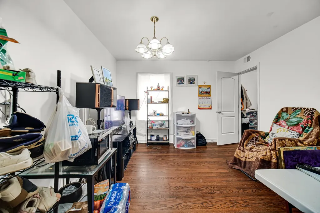 6044 North Mozart Street Chicago IL 60659