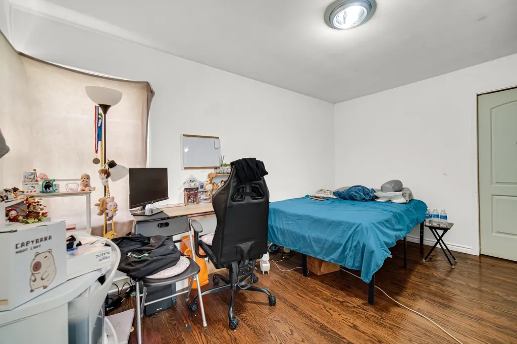 6044 North Mozart Street Chicago IL 60659