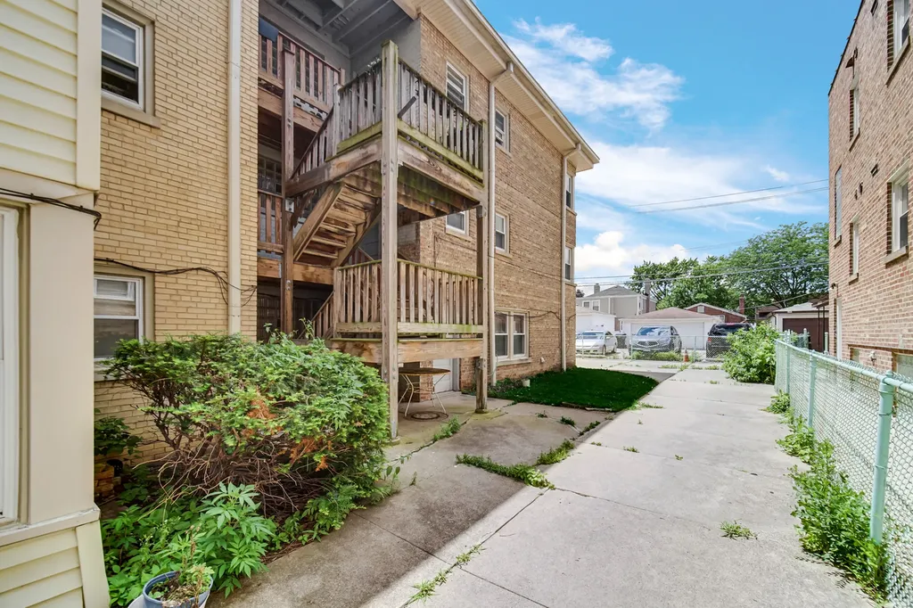 6044 North Mozart Street Chicago IL 60659