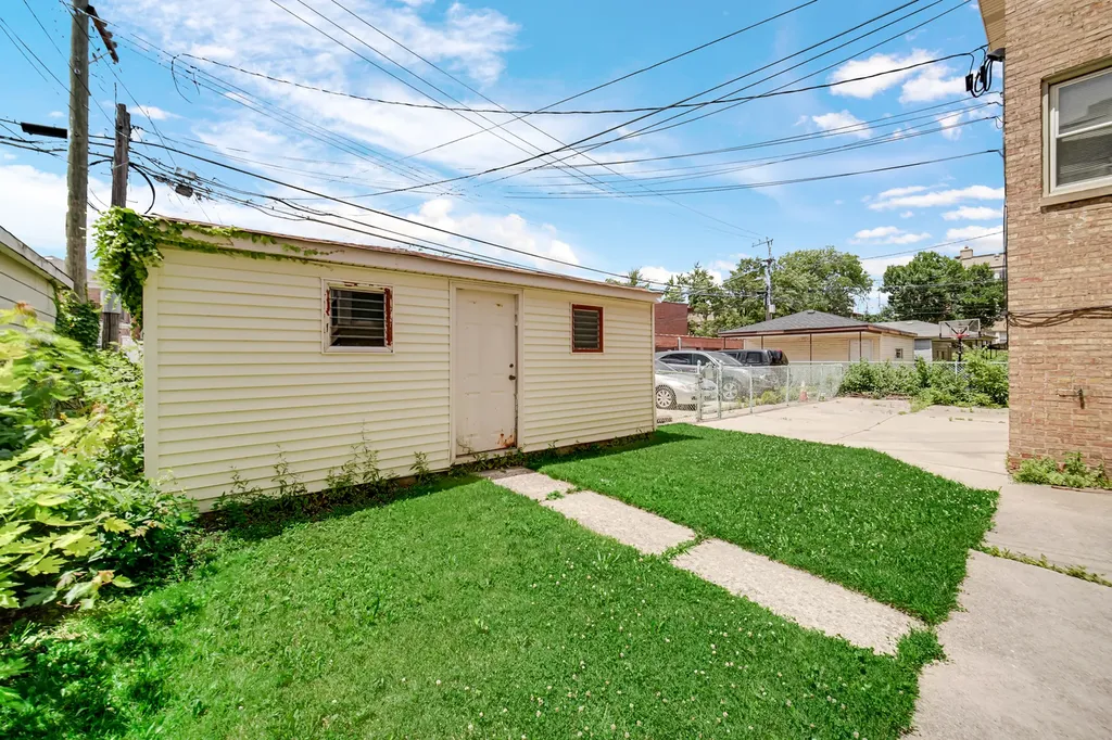 6044 North Mozart Street Chicago IL 60659