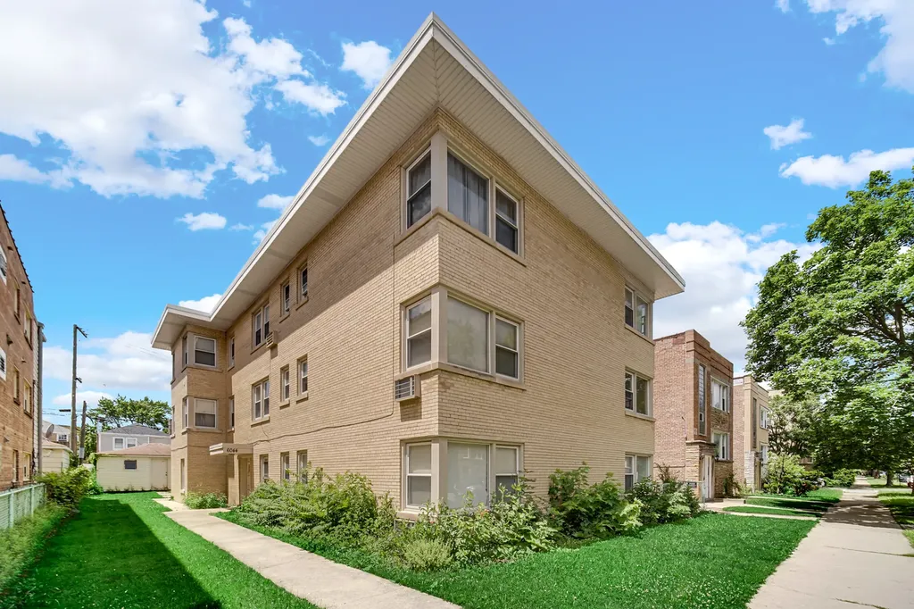6044 North Mozart Street Chicago IL 60659