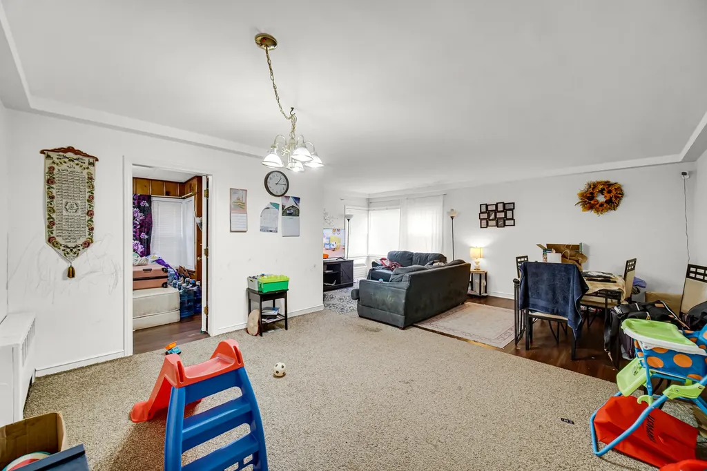6044 North Mozart Street Chicago IL 60659
