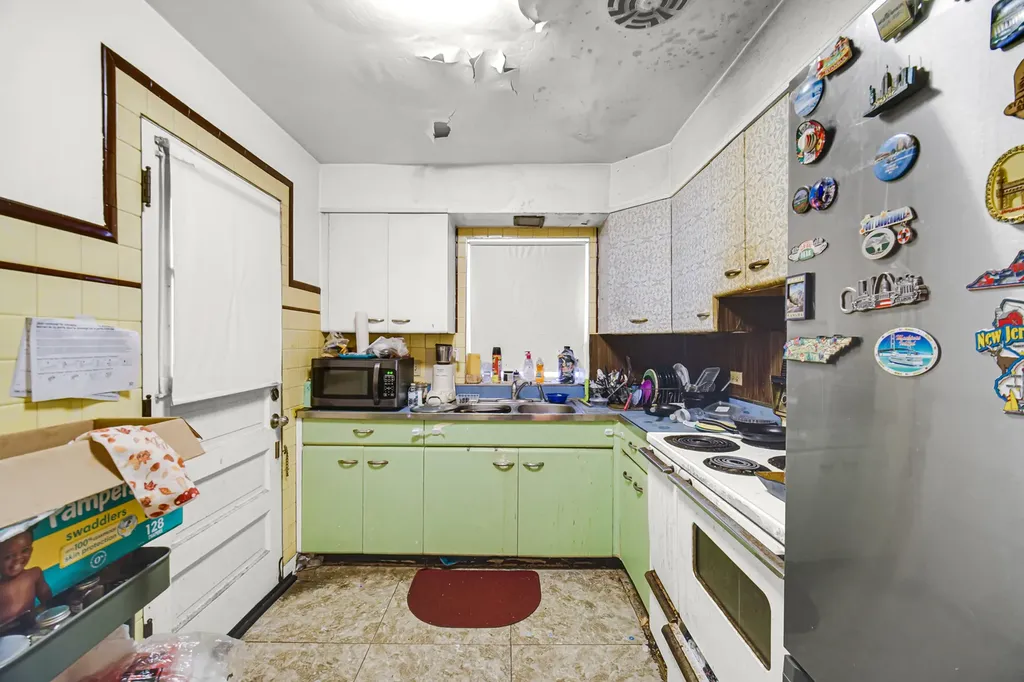 6044 North Mozart Street Chicago IL 60659