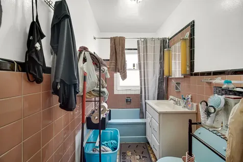 6044 North Mozart Street Chicago IL 60659
