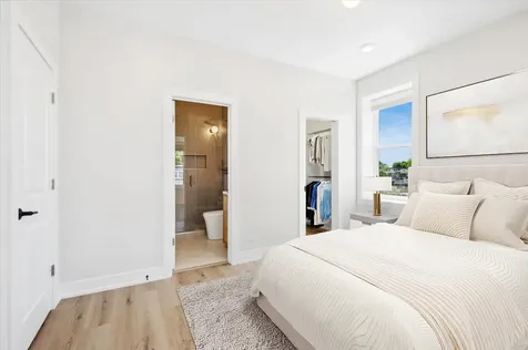 1351 West Balmoral Avenue Chicago IL 60640