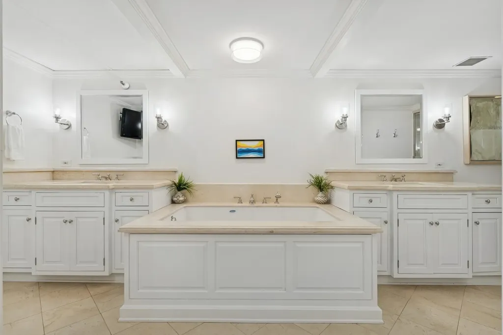 161 East Chicago Avenue Chicago IL 60611