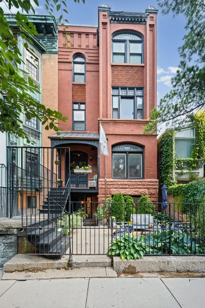 350 West Dickens Avenue Chicago IL 60614