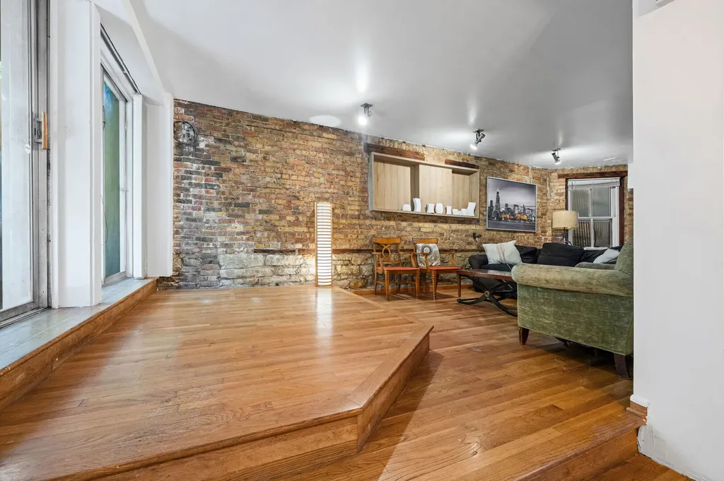 350 West Dickens Avenue Chicago IL 60614