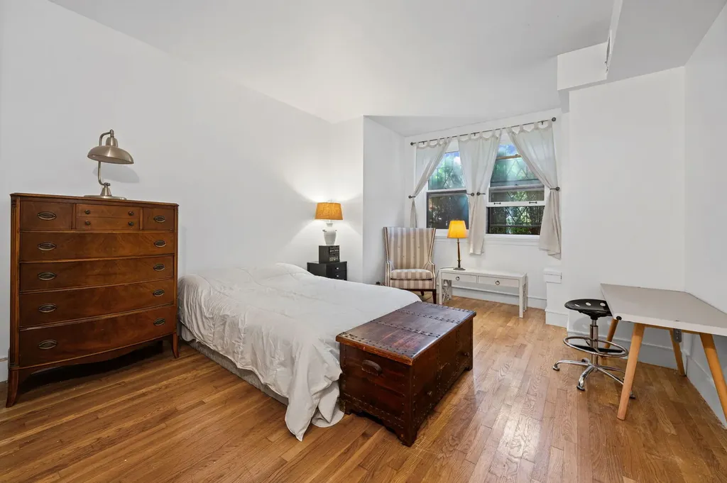 350 West Dickens Avenue Chicago IL 60614