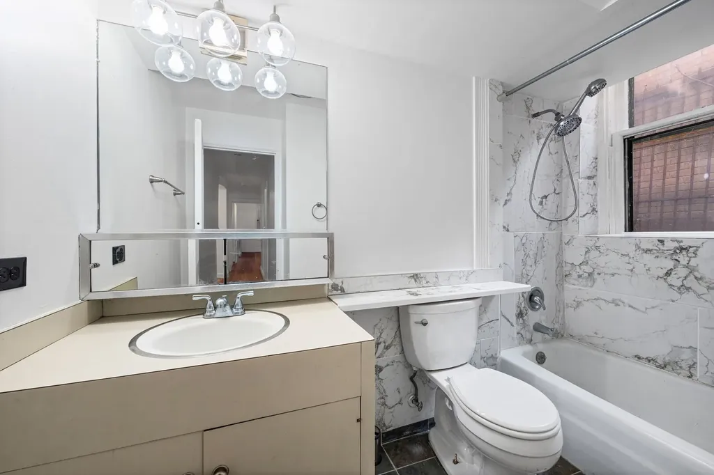 350 West Dickens Avenue Chicago IL 60614