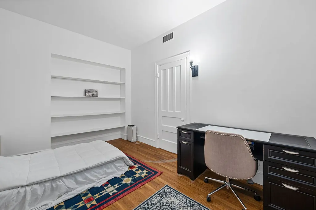 350 West Dickens Avenue Chicago IL 60614