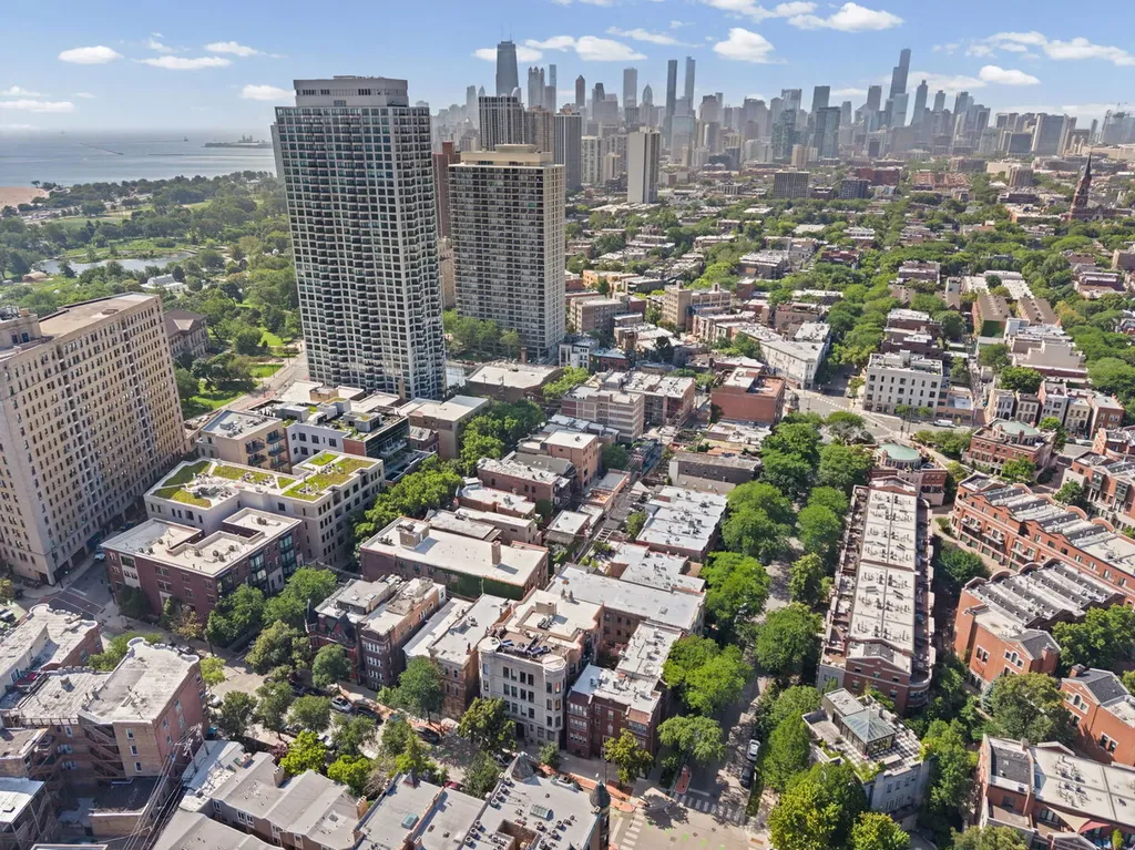 350 West Dickens Avenue Chicago IL 60614