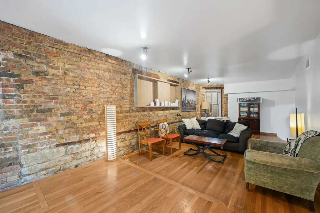 350 West Dickens Avenue Chicago IL 60614