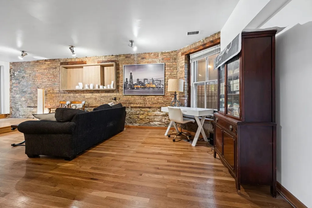 350 West Dickens Avenue Chicago IL 60614