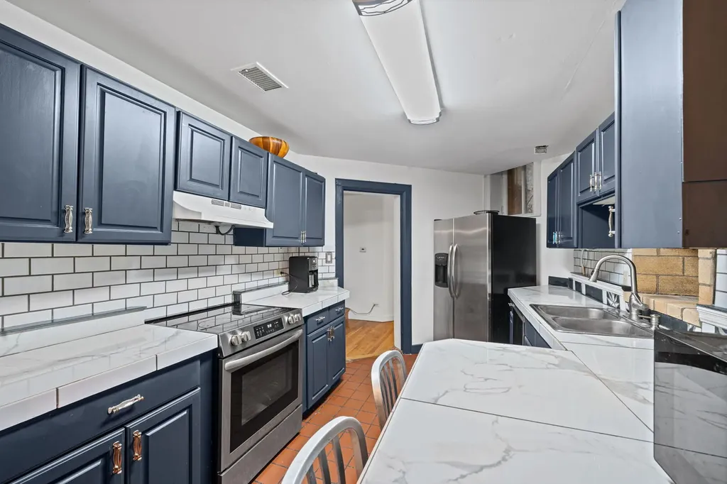350 West Dickens Avenue Chicago IL 60614