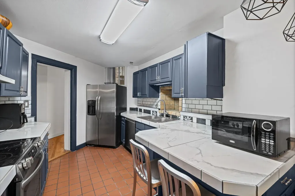 350 West Dickens Avenue Chicago IL 60614