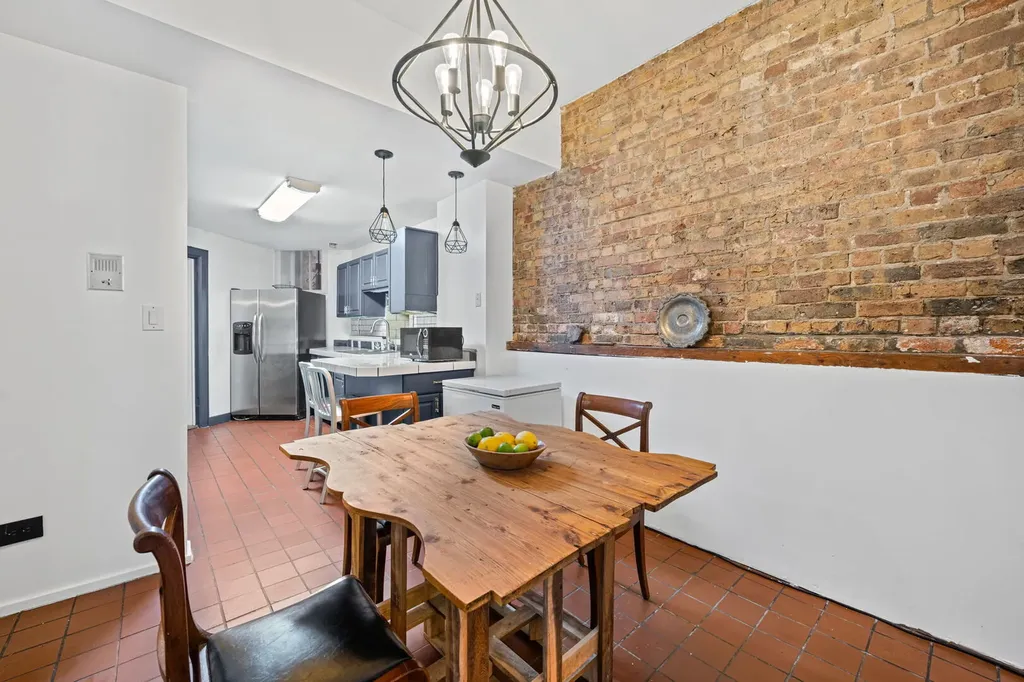 350 West Dickens Avenue Chicago IL 60614