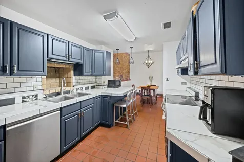 350 West Dickens Avenue Chicago IL 60614