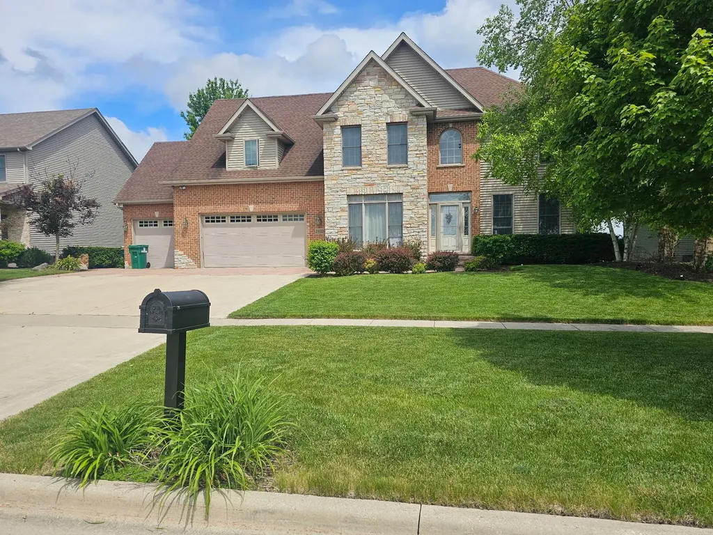 1910 Parkside Drive Sycamore IL 60178