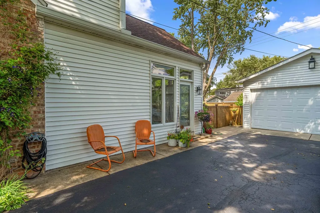 725 North County Line Road Hinsdale IL 60521