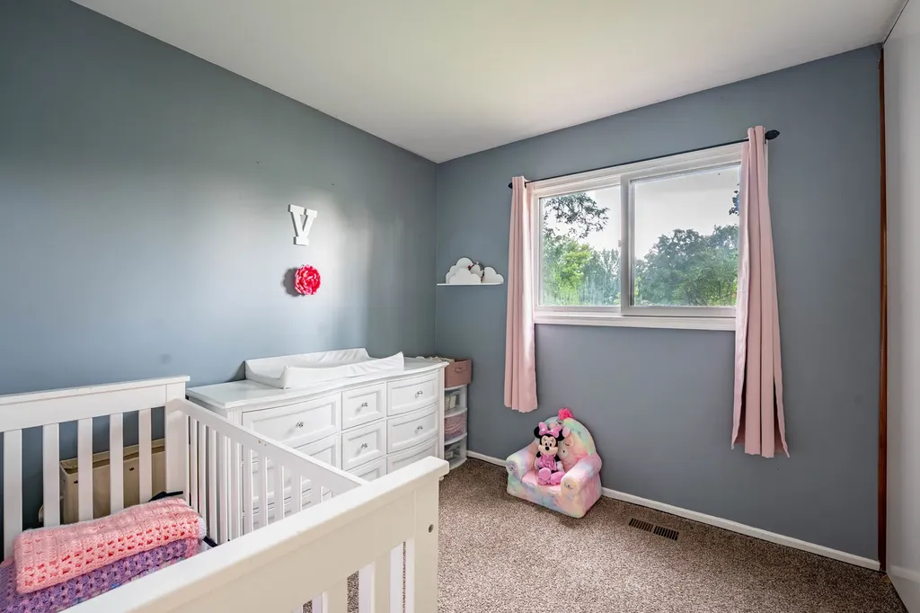 2S677 Wembly Drive Warrenville IL 60555