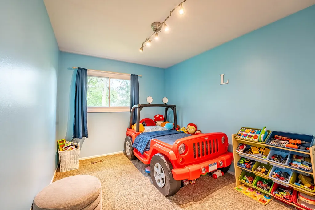 2S677 Wembly Drive Warrenville IL 60555