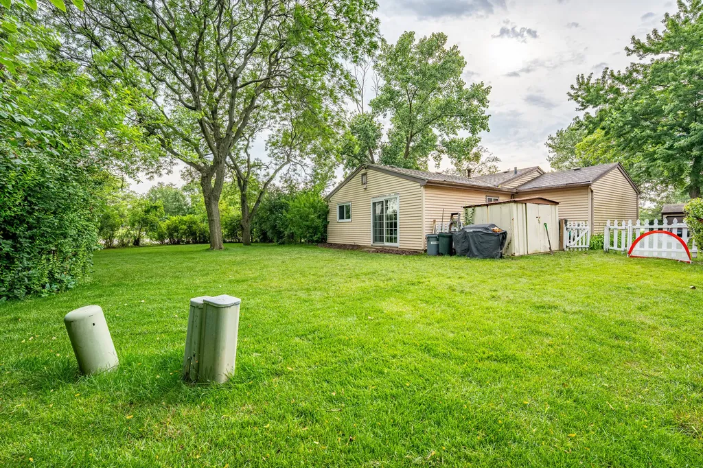 2S677 Wembly Drive Warrenville IL 60555